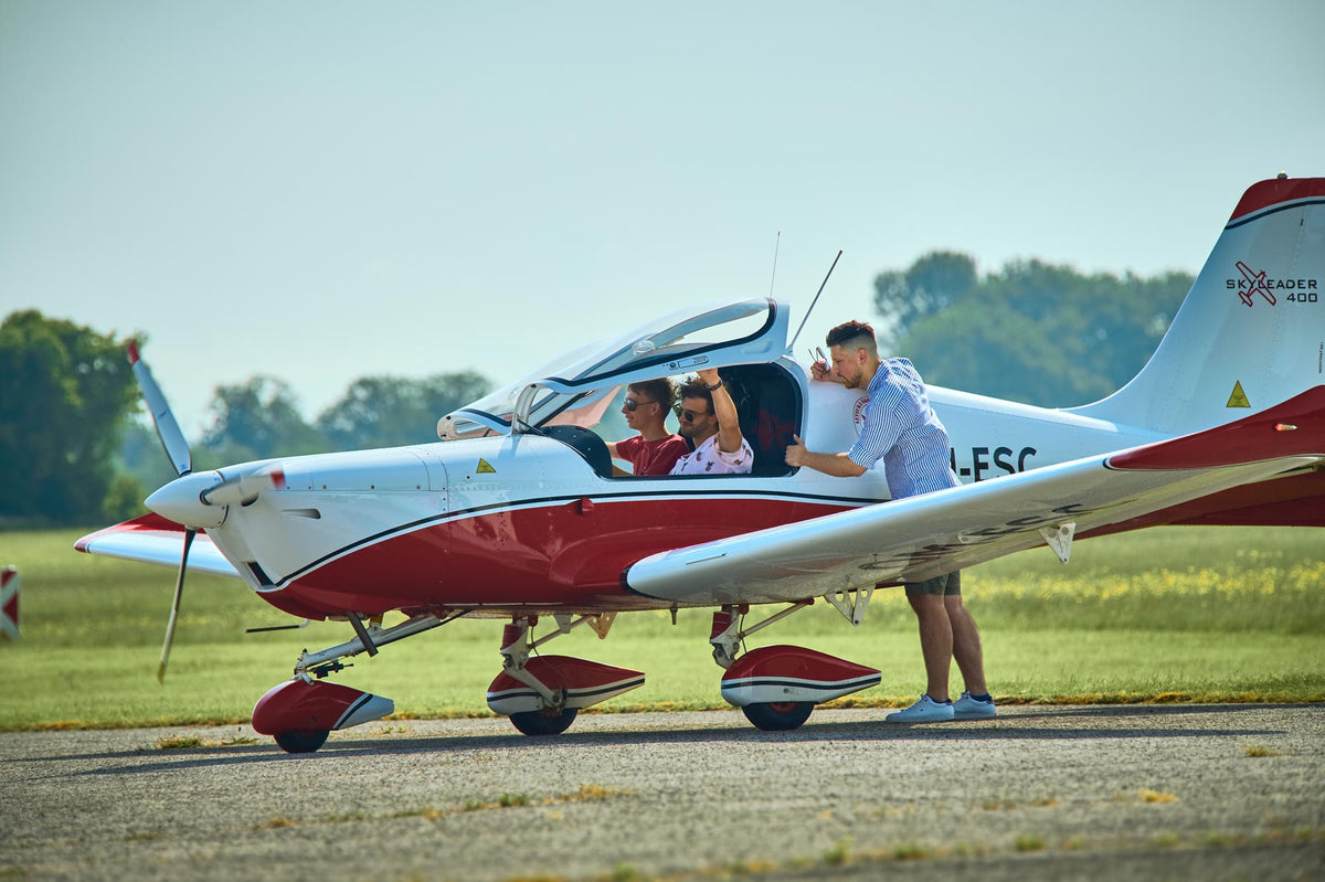 Fly the Skyleader JA-400 