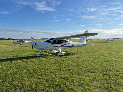 Fliege den Tecnam P2010